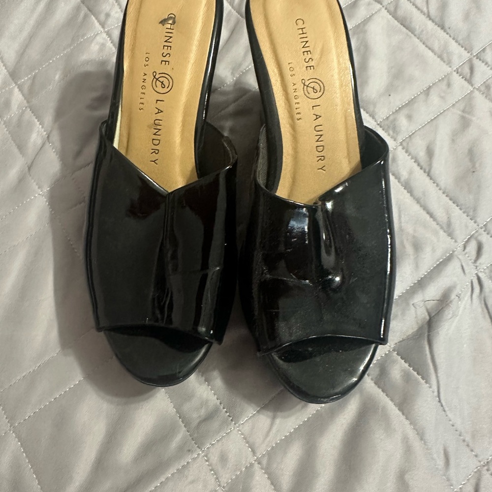Chinese Laundry Black Mules Classic Design